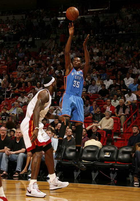 [NBA]瓦塞尔25分6板 马刺客场大胜猛龙