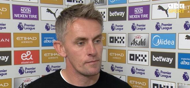 开局平推！佩雷拉1分20秒TKO安卡拉耶夫，重夺轻重量级世界冠军