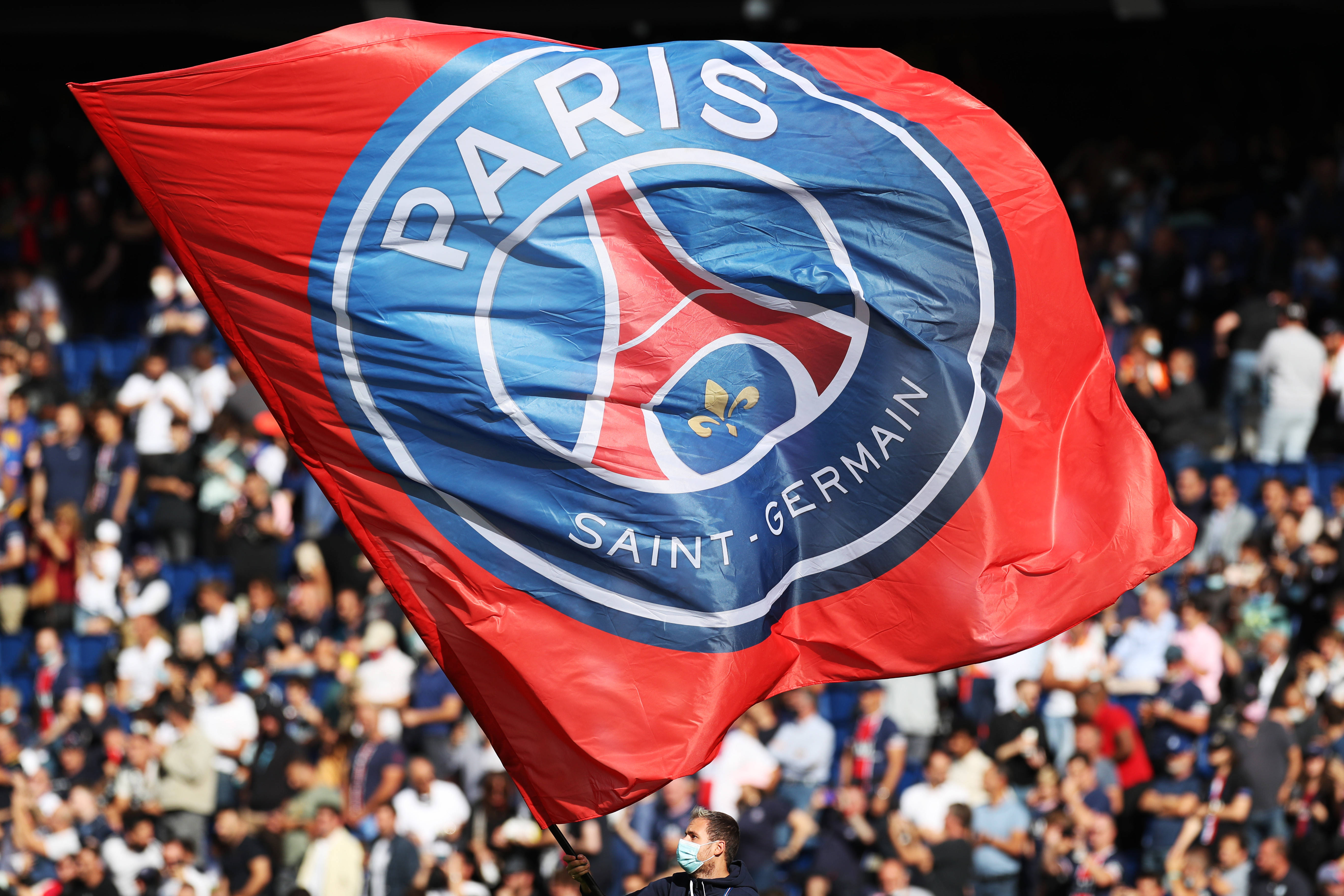 巴媒：格雷米奥主席候选者曾想招募本泽马，以此当竞选筹码